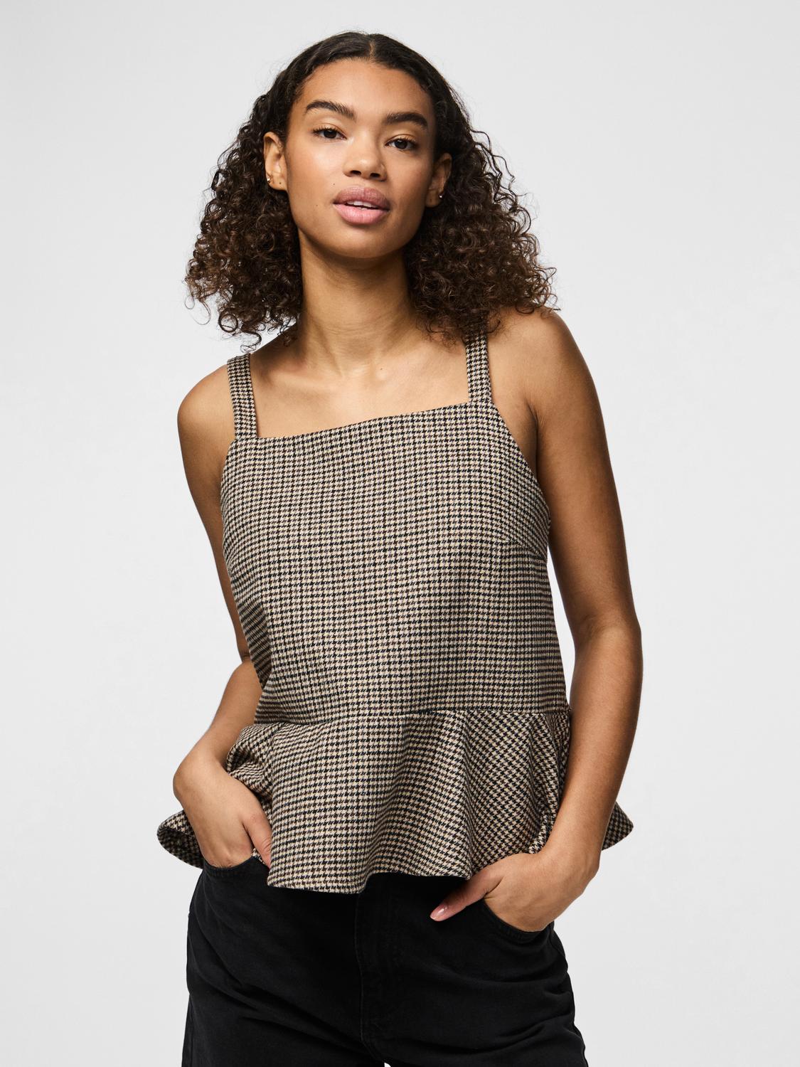 model_shot-front